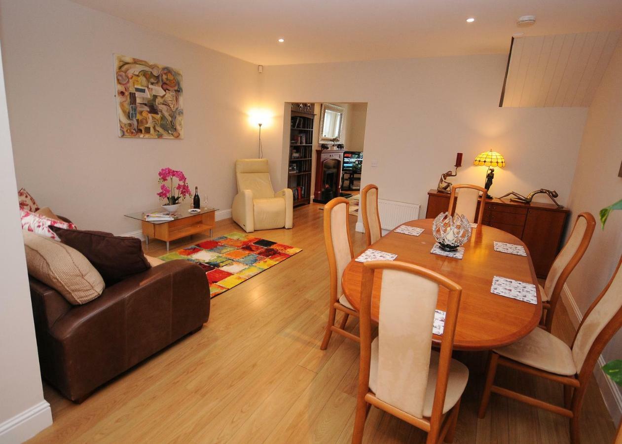 5 College Crescent Lägenhet Galway Exteriör bild